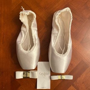 Never used ! Grishko White 2007 Pointe Shoes NEW!